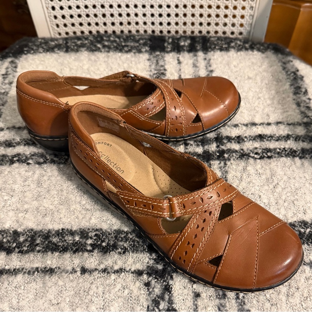 Clarks Brown Leather Ashland Spin Q Comfort Flats Size 6 LIKE NEW